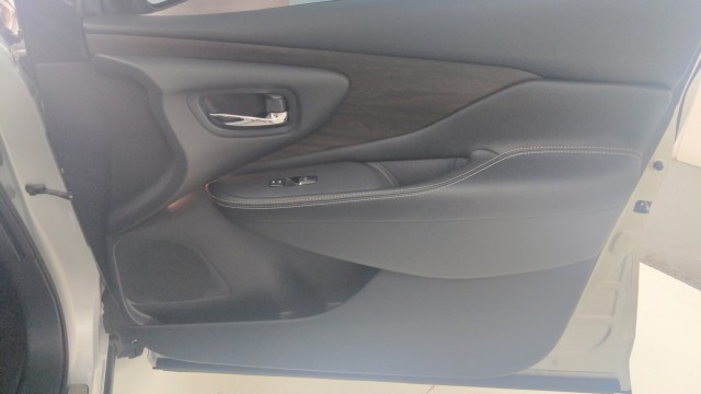 Used 2024 Brilliant Silver Metallic Nissan Platinum image 27