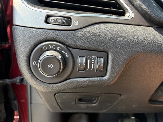 2019 Jeep Cherokee Latitude photo 19