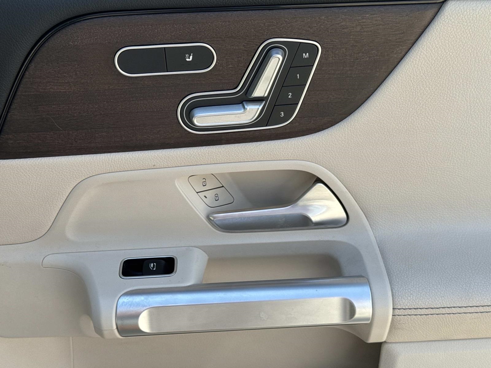 2020 Mercedes Benz GLB 250 photo 12