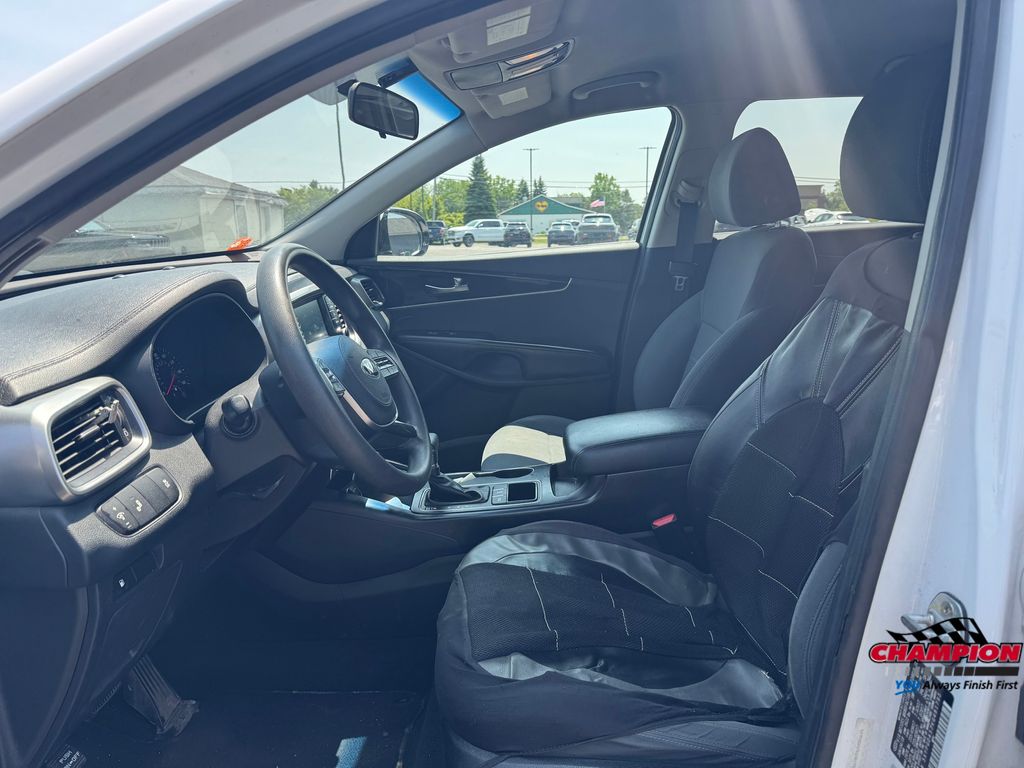 2019 Kia Sorento LX photo 9
