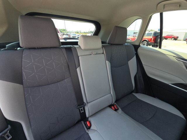 2021 Toyota RAV4 XLE photo 11