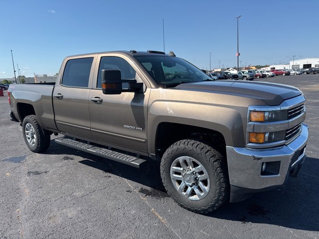 2015 Chevrolet Silverado 2500HD LT photo 3