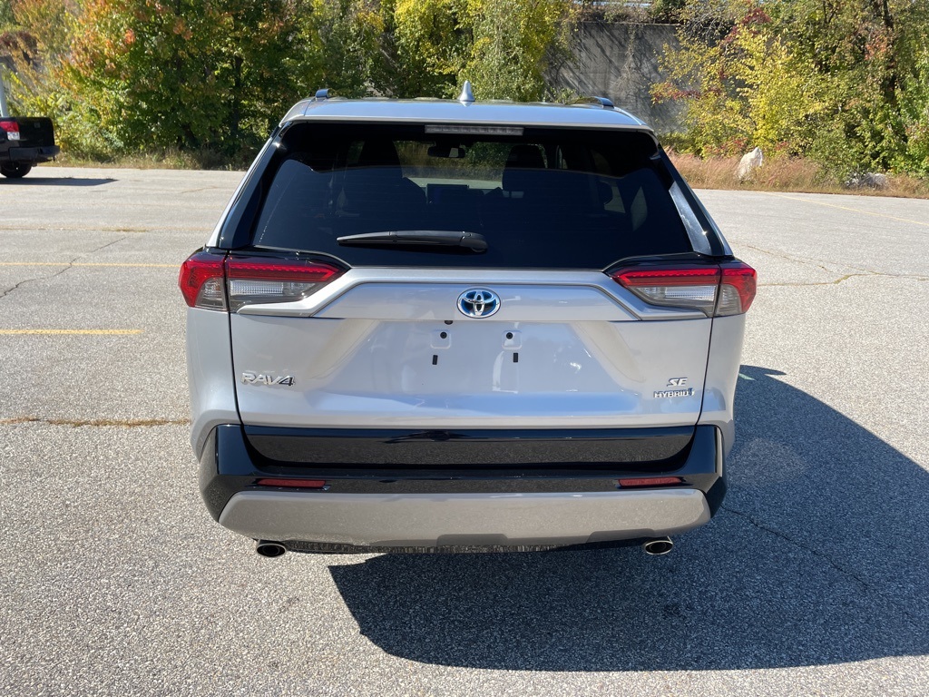 2024 Toyota RAV4 Hybrid SE photo 3