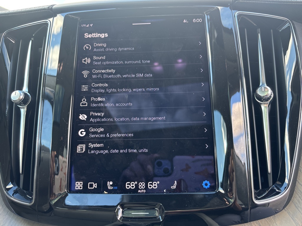 2022 Volvo XC60 B5 Inscription photo 29