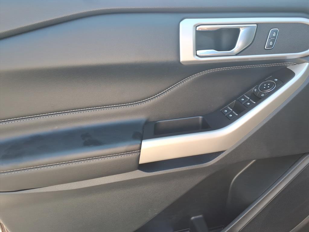 2022 Ford Explorer XLT photo 14
