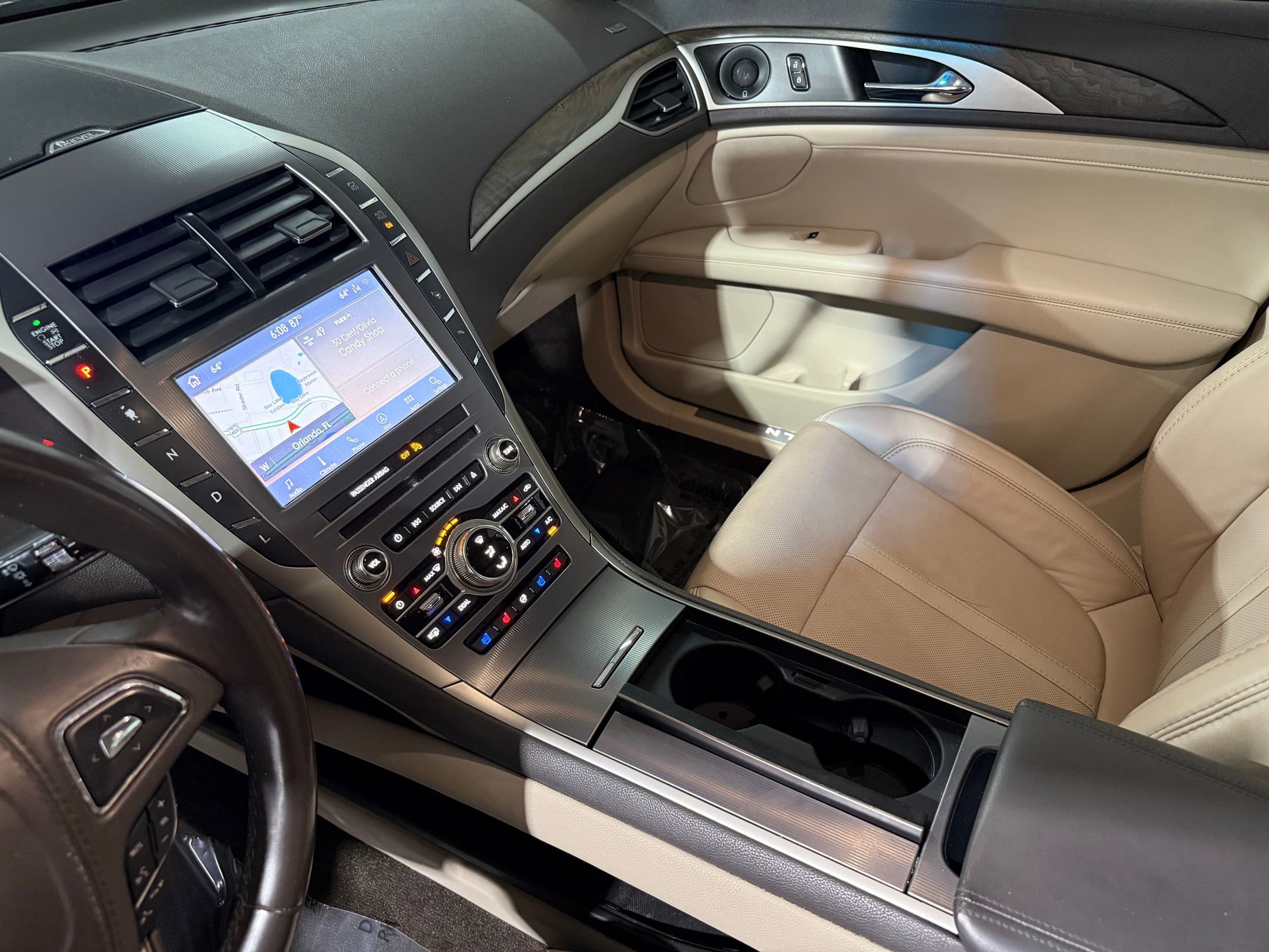 2020 Lincoln MKZ Hybrid Reserve photo 24