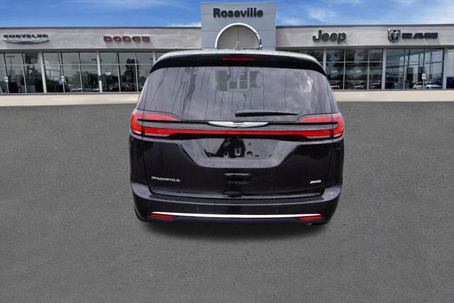 2025 Chrysler Pacifica photo 4