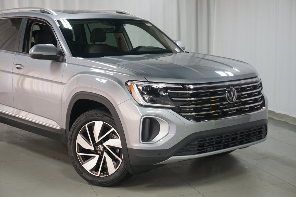2025 Volkswagen Atlas SEL photo 3