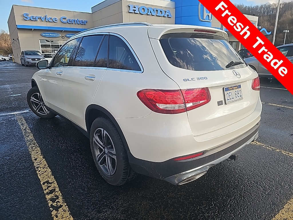 2017 Mercedes Benz GLC 300 4MATIC photo 4