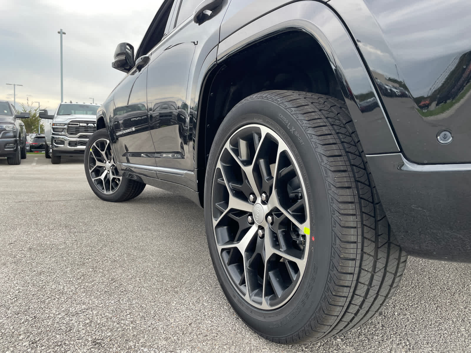 2025 Jeep Grand Cherokee Summit Reserve photo 6