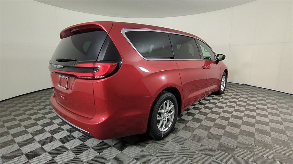 2025 Chrysler Pacifica photo 4