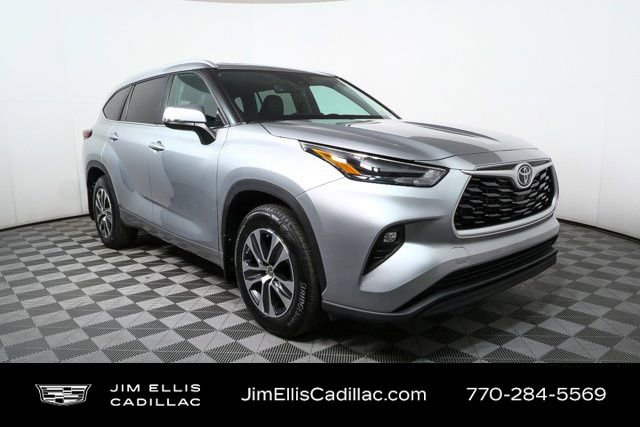 2024 Toyota Highlander XLE's photo