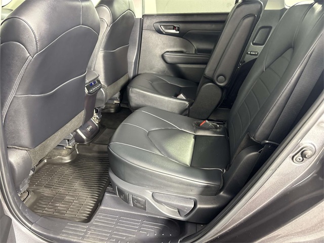2024 Toyota Highlander XLE photo 11