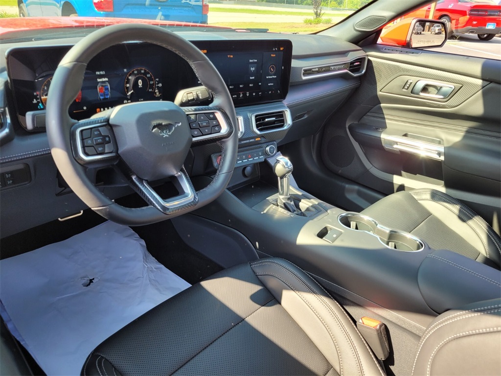 2025 Ford Mustang EcoBoost Premium photo 7