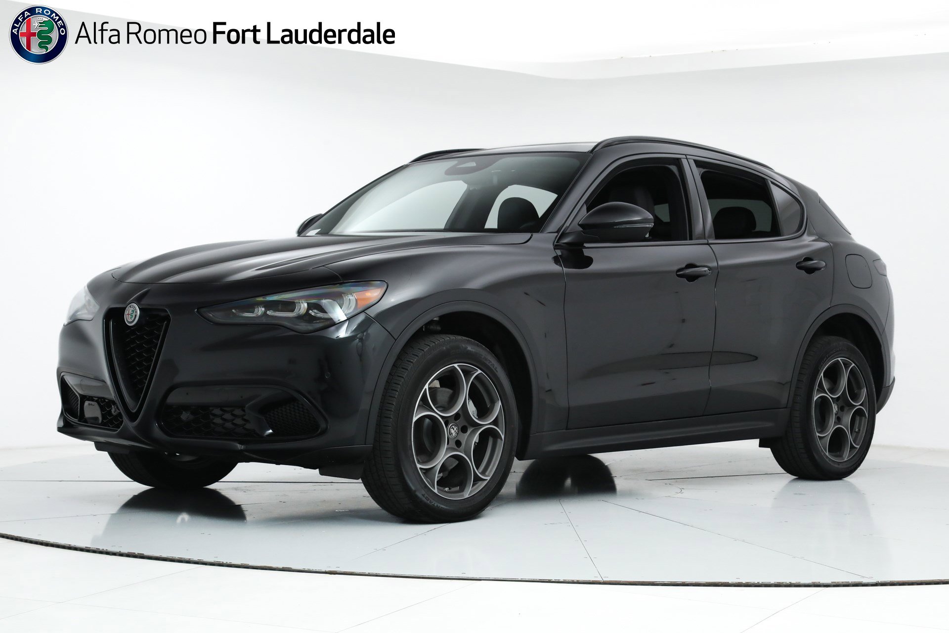 2025 Alfa Romeo Stelvio Base's photo