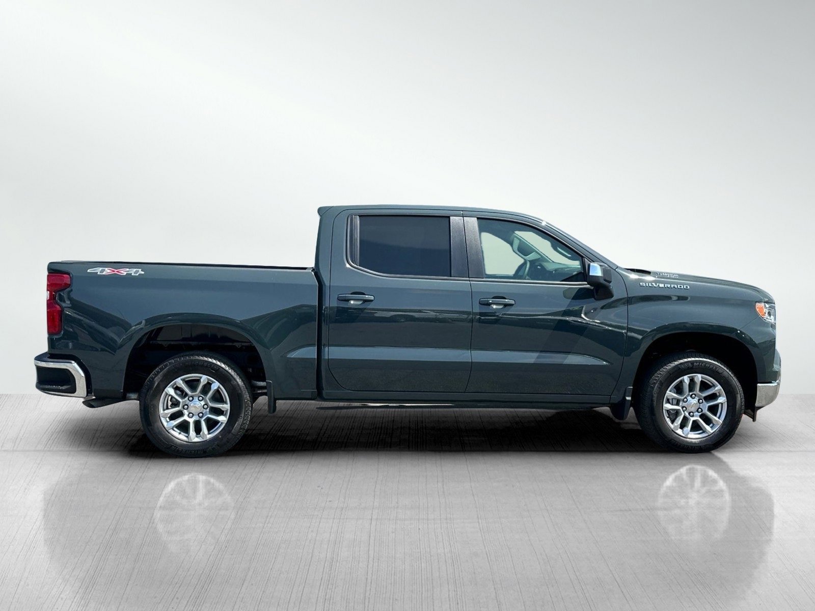 2025 Chevrolet Silverado 1500 LT photo 3