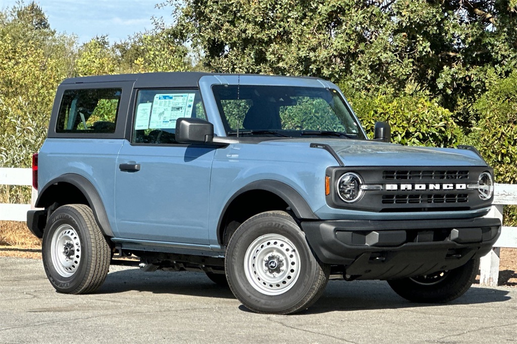 2025 Ford Bronco Base photo 2