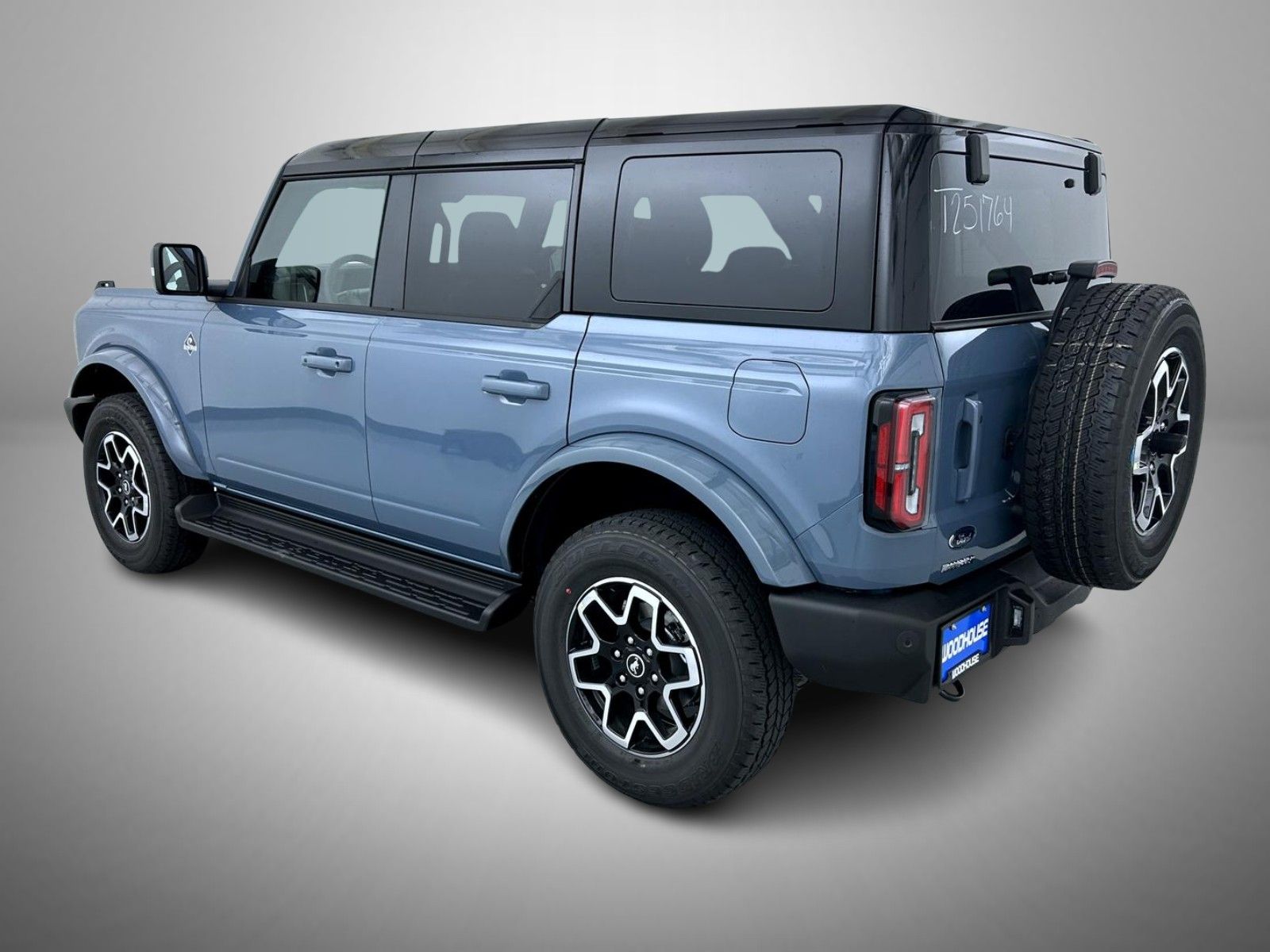 2025 Ford Bronco Outer Banks photo 7