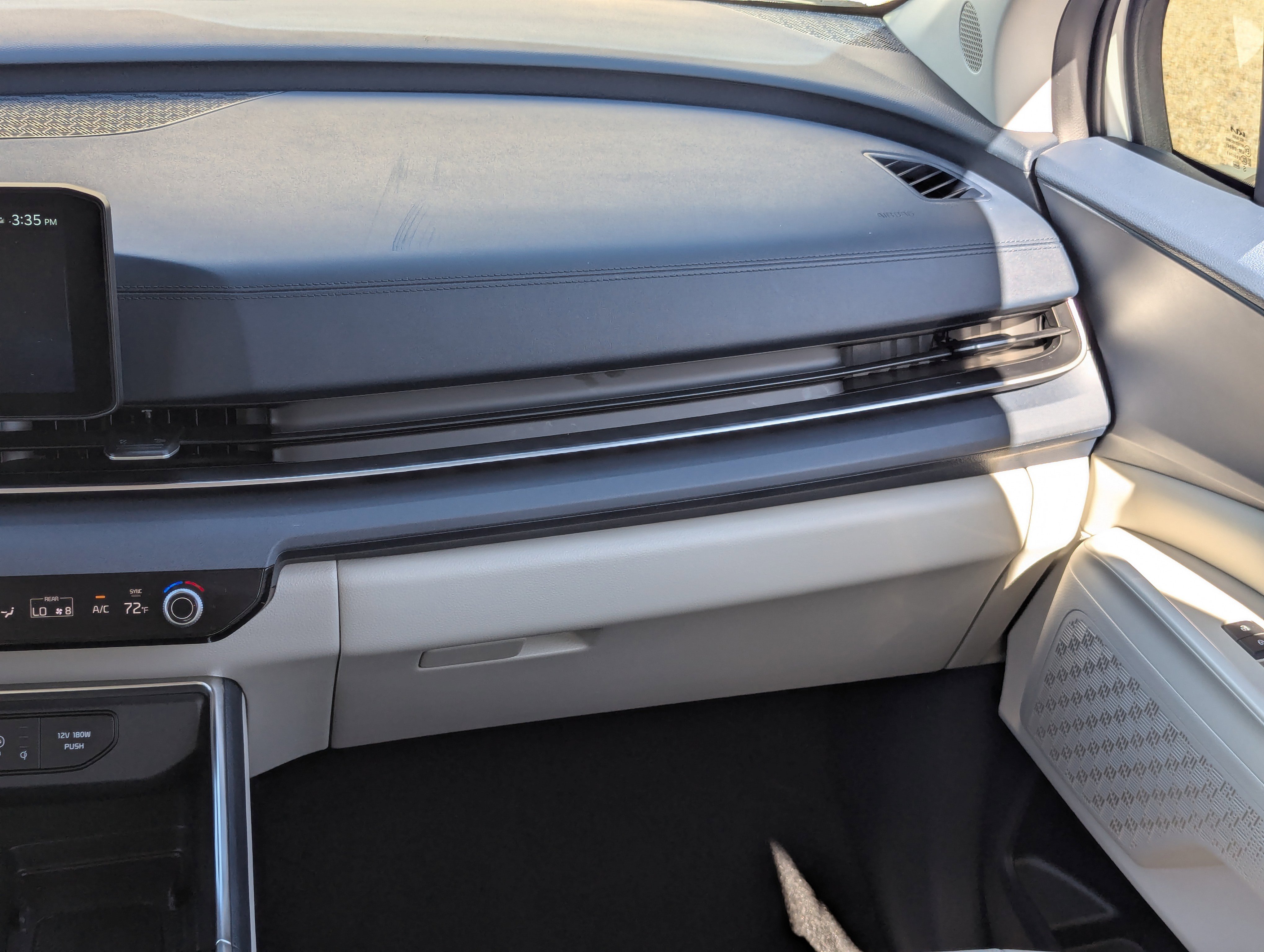 2025 Kia Carnival EX photo 3
