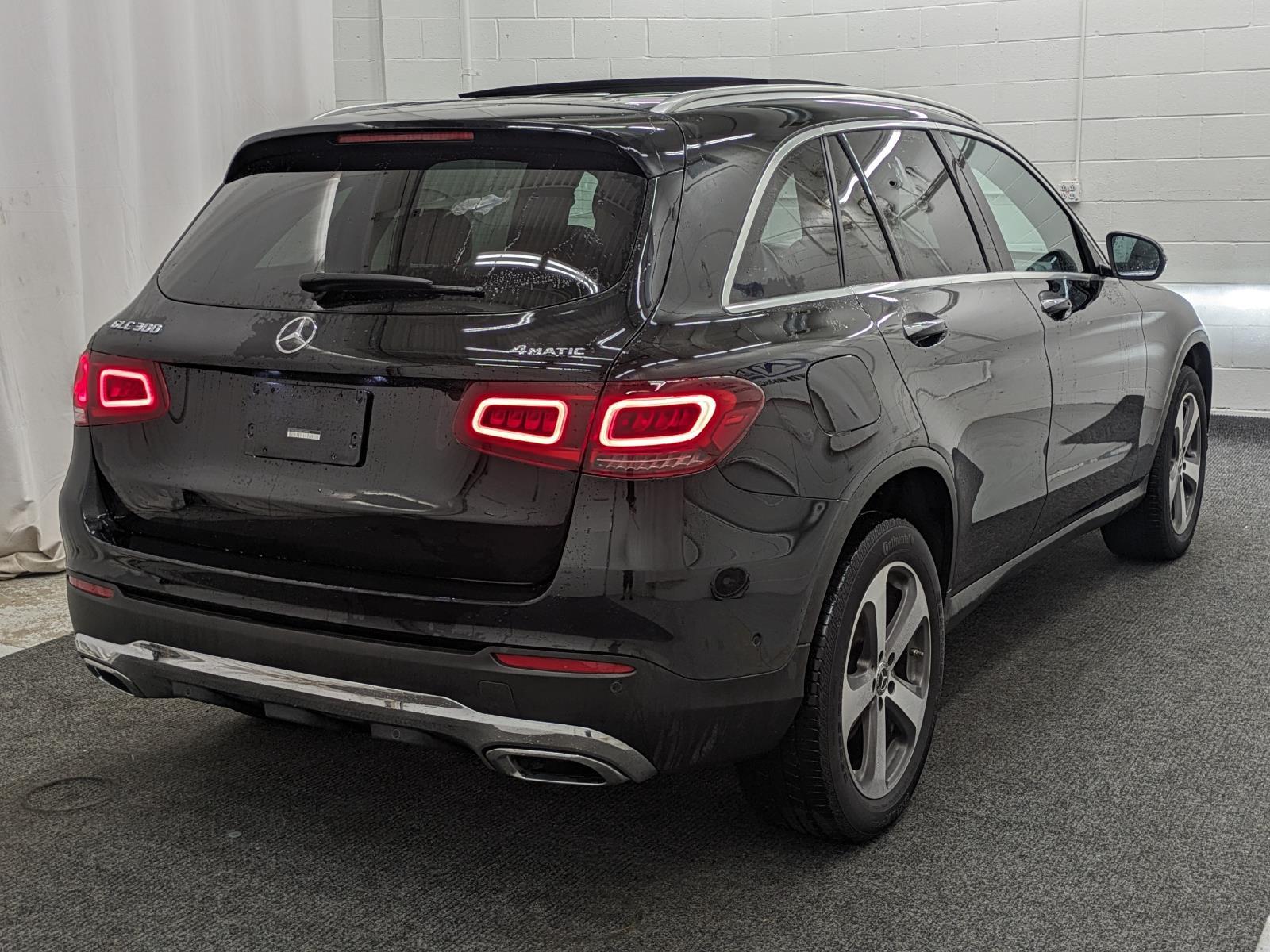 2022 Mercedes Benz GLC 300 4MATIC photo 2
