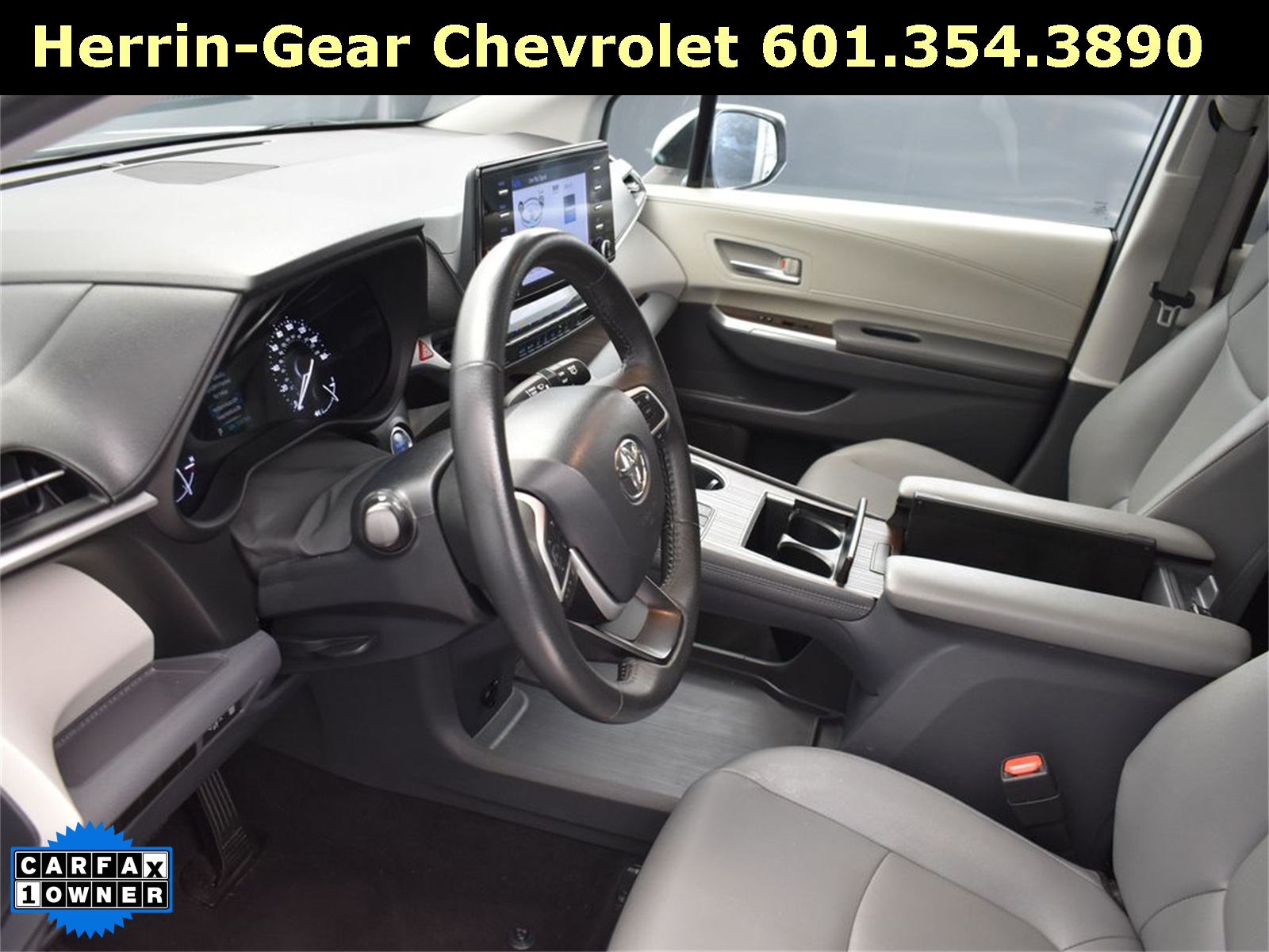 2023 Toyota Sienna XLE photo 11