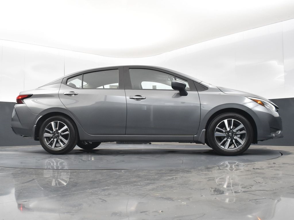 2025 Nissan Versa 1.6 SV photo 32
