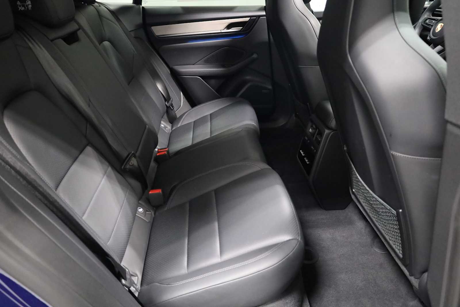 2024 Porsche Macan Electric 4 photo 31