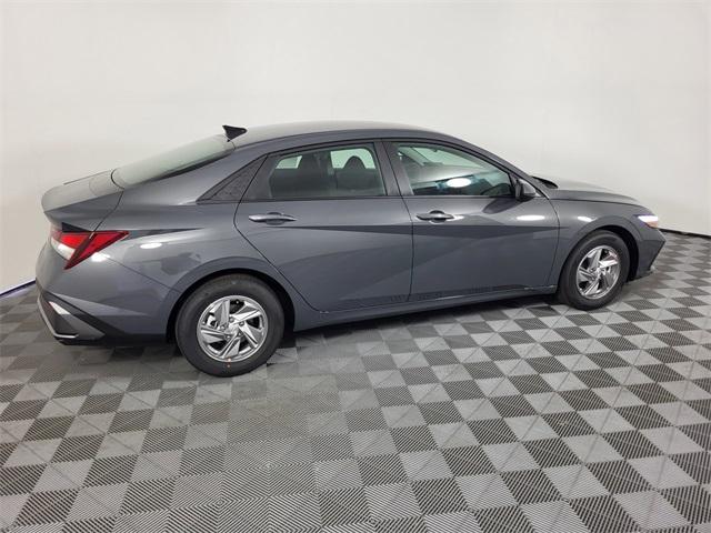 2025 Hyundai Elantra SE photo 3