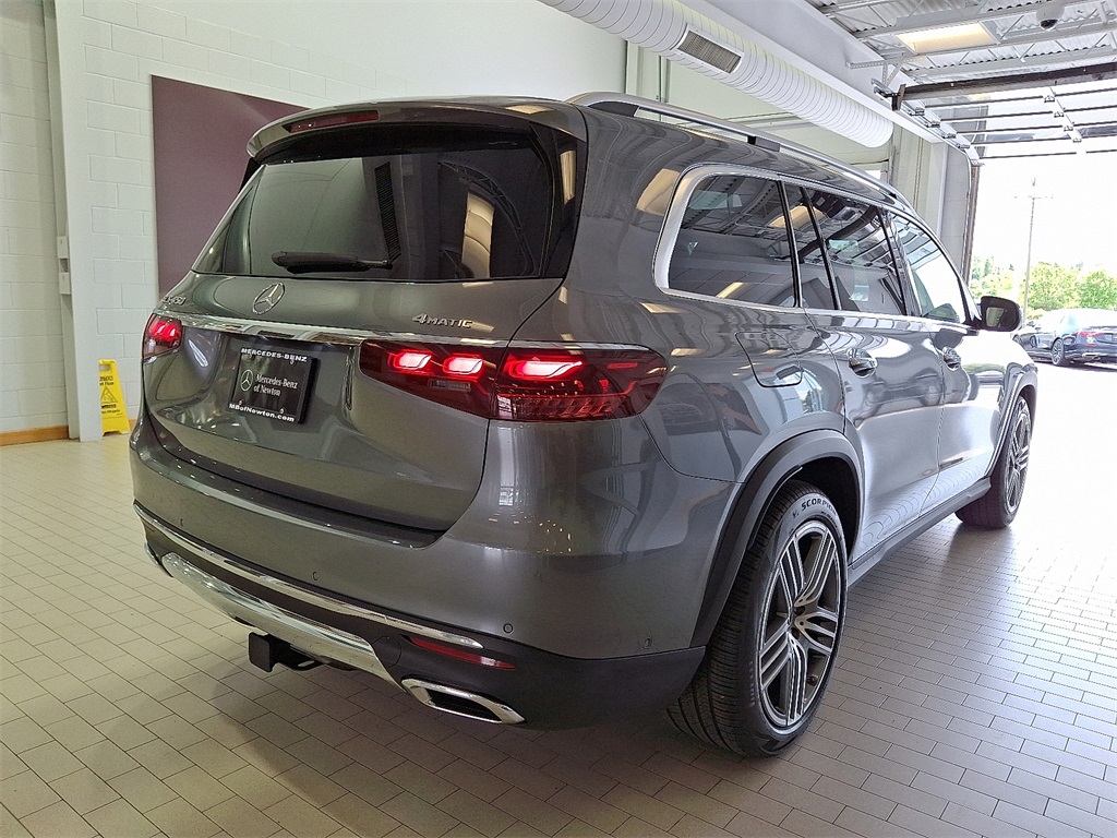 2025 Mercedes Benz GLS 450 4MATIC photo 4