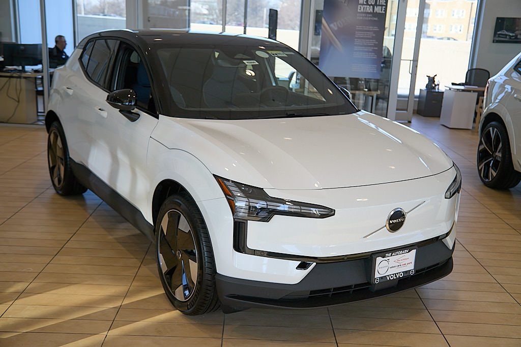 2026 VOLVO EX30 - Image 2