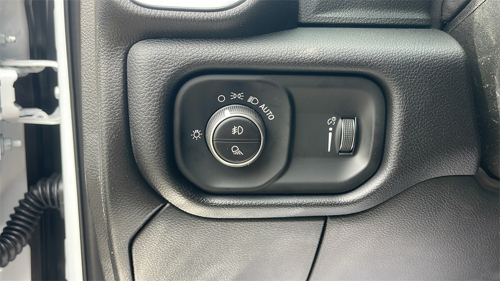 2025 Ram 3500 Big Horn photo 16