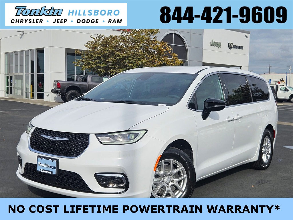 2026 Chrysler Pacifica Select's photo