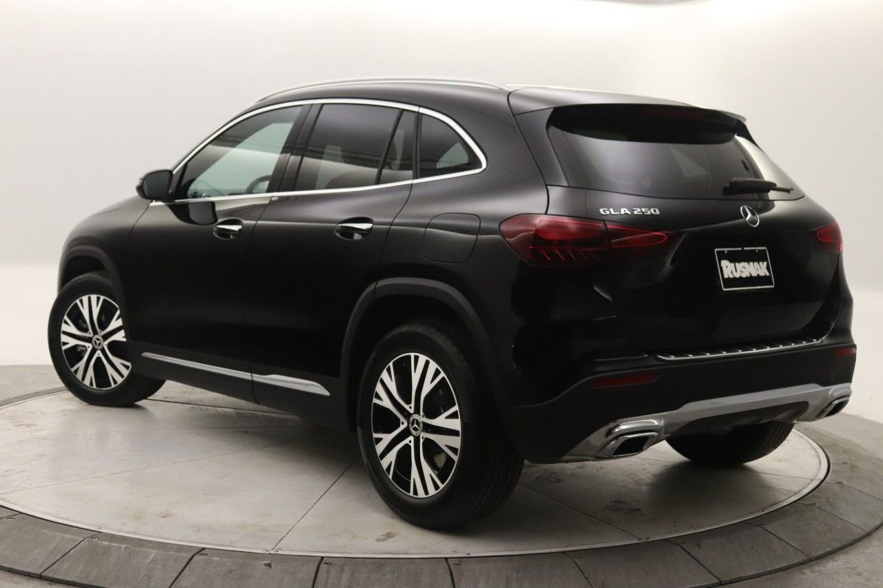 2025 Mercedes Benz GLA 250 photo 2