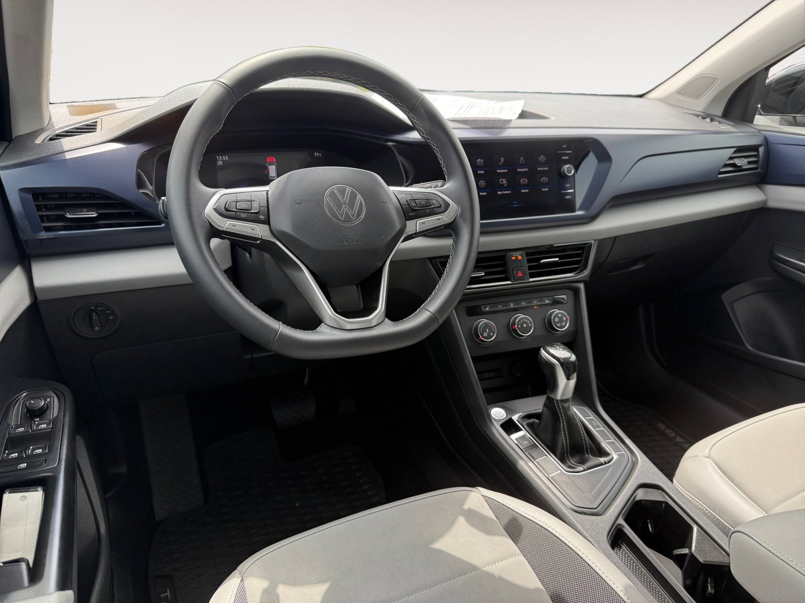 2022 Volkswagen Taos SE photo 14