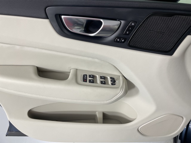 2026 Volvo XC60 Hybrid T8 photo 15