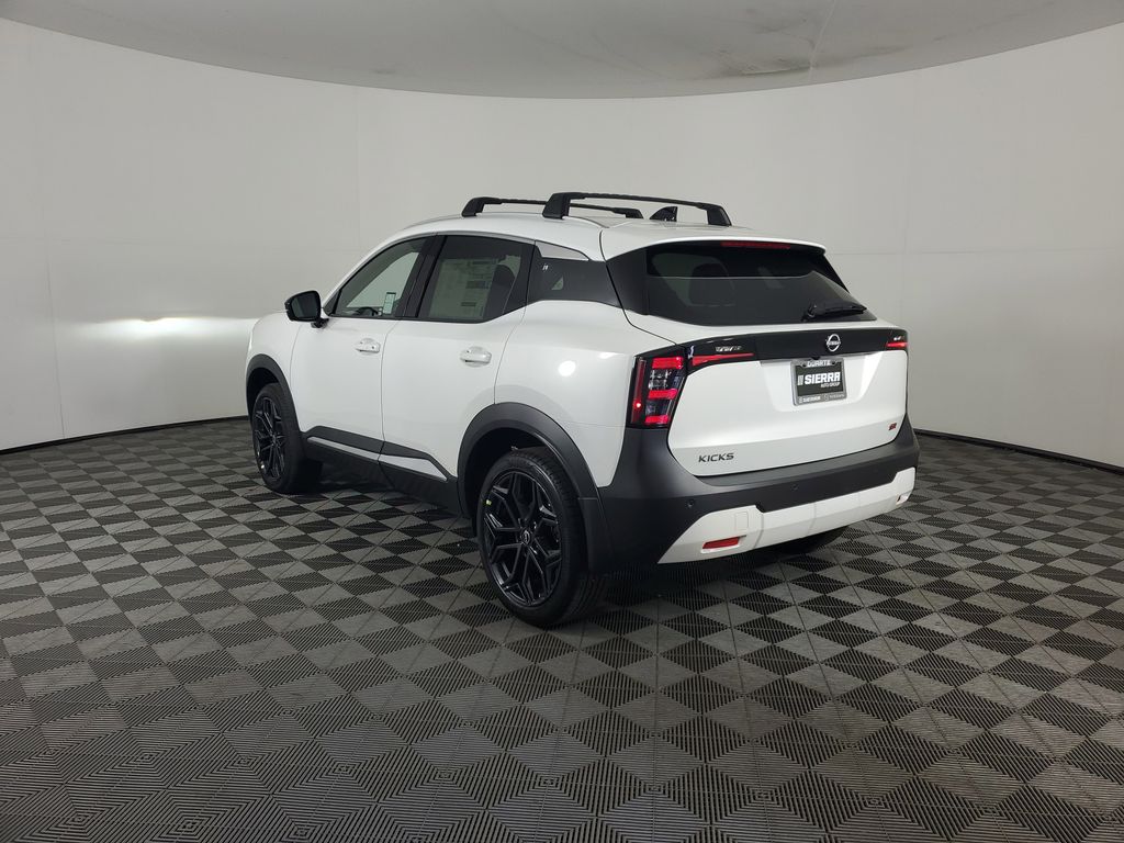 2026 Nissan Kicks SR photo 3