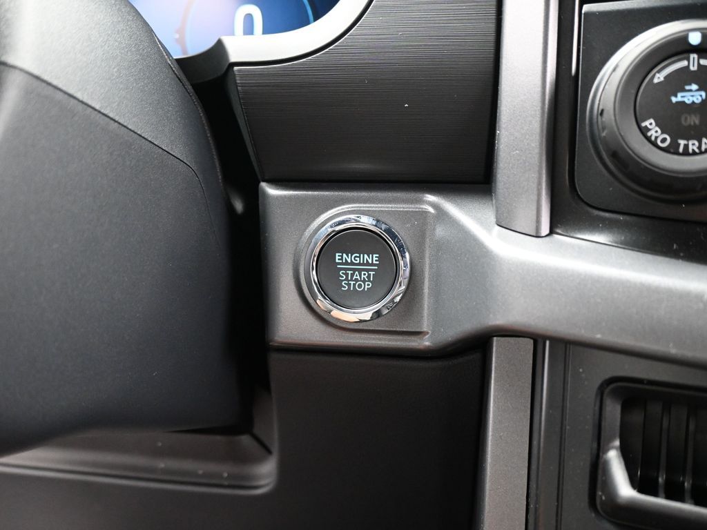 2025 Ford F-150 XLT photo 14