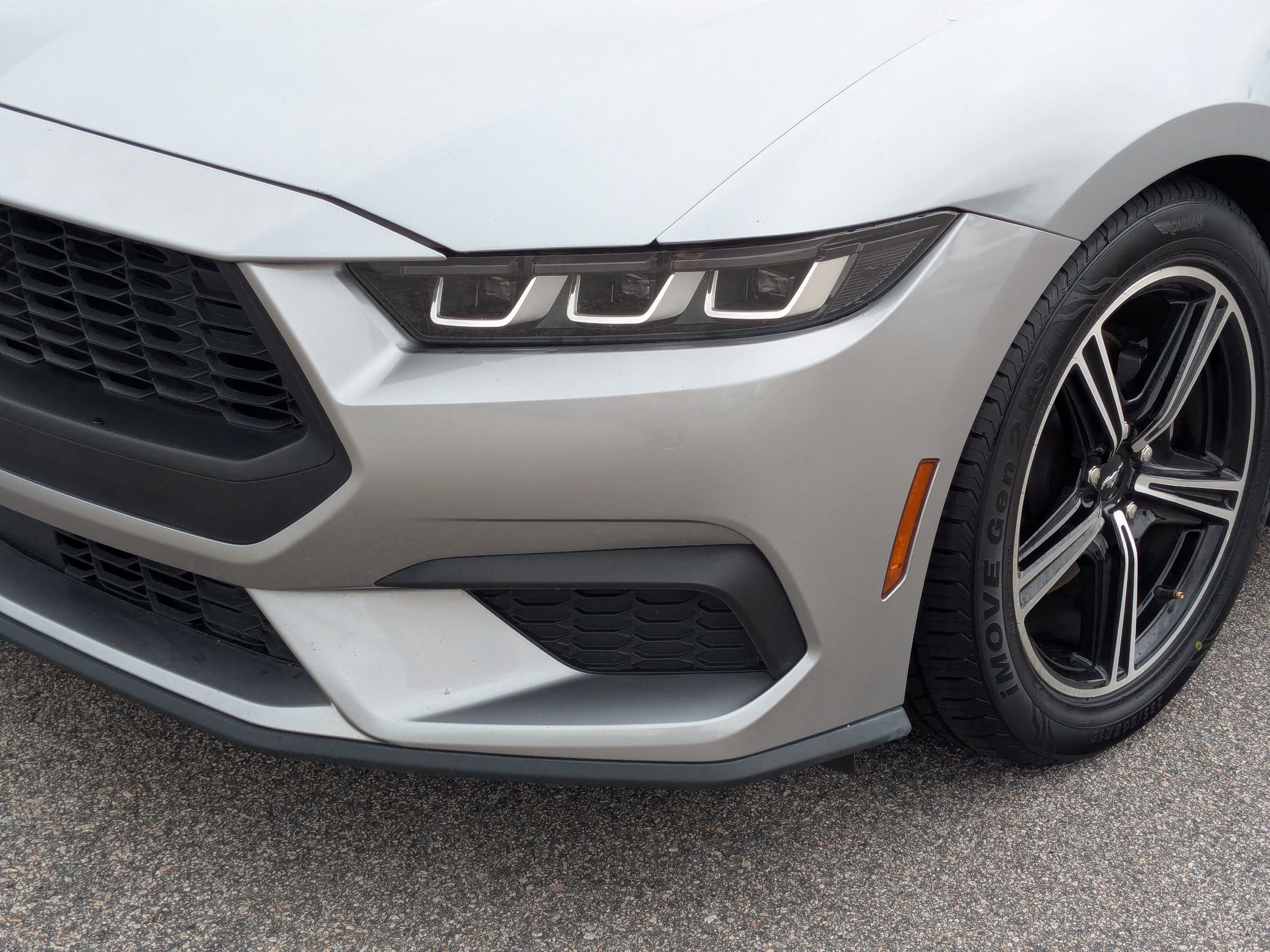 2024 Ford Mustang EcoBoost Premium Convertible photo 2