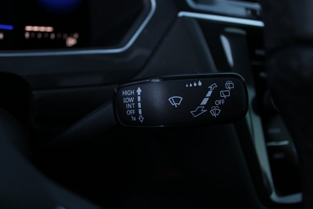 2023 Volkswagen Tiguan SE R-Line Black photo 19
