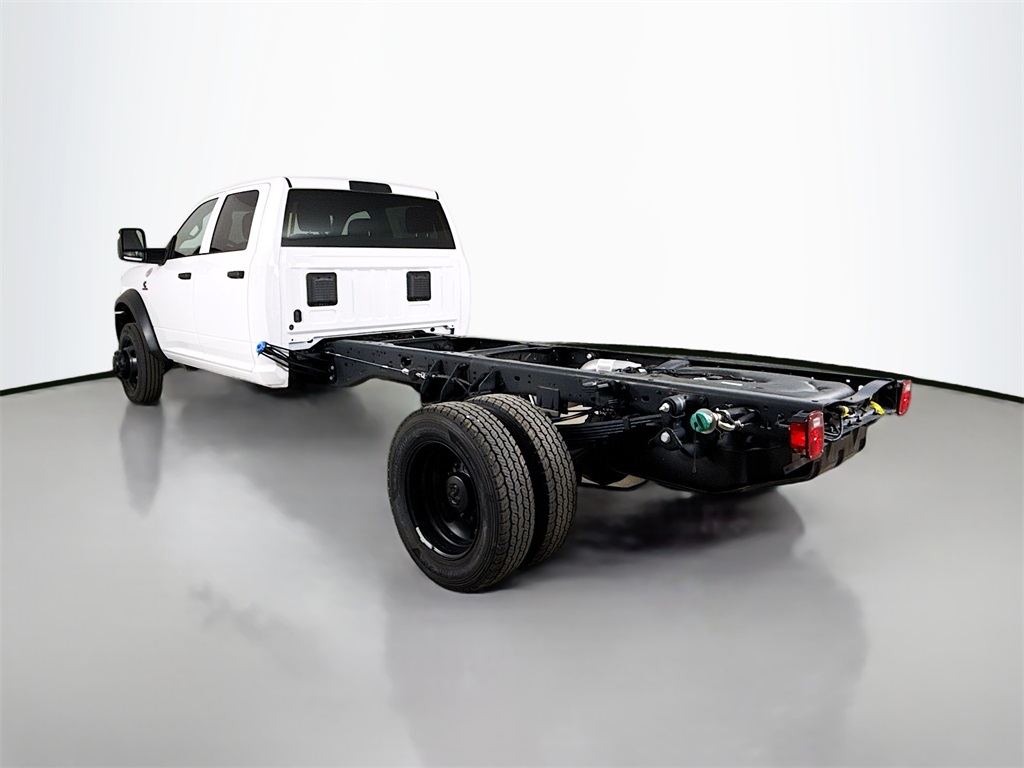 2025 Ram 5500 Tradesman photo 3
