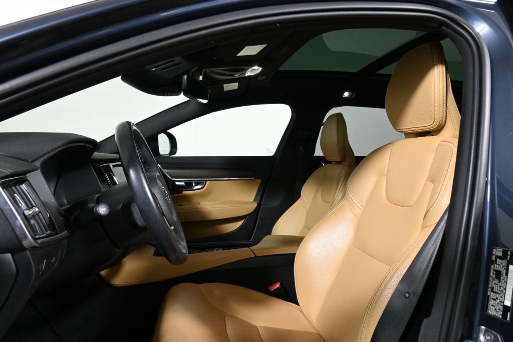 2020 Volvo V90 Cross Country T6 AWD photo 4