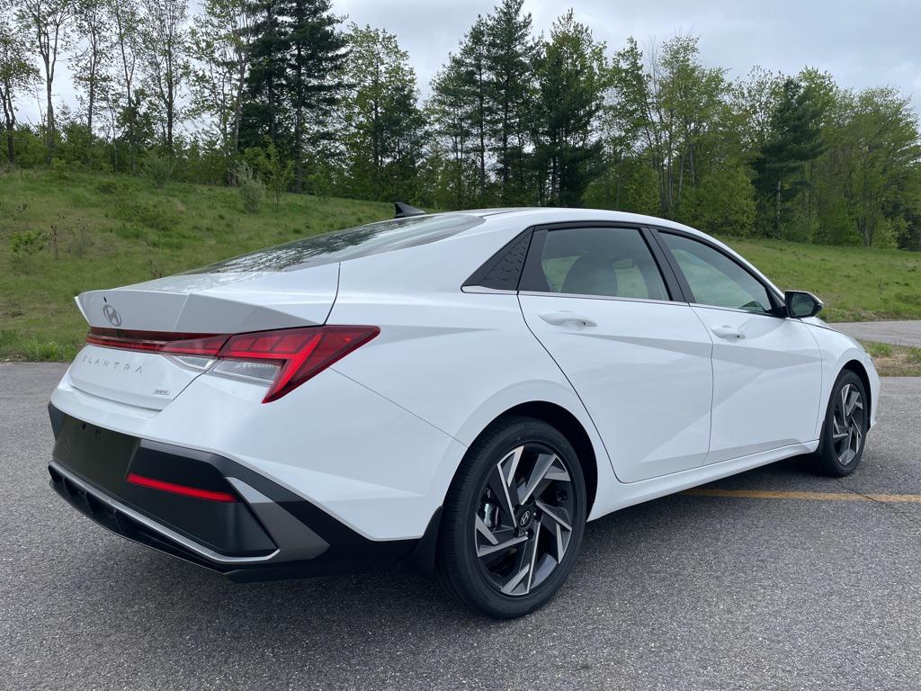 2025 Hyundai Elantra Hybrid Limited photo 5