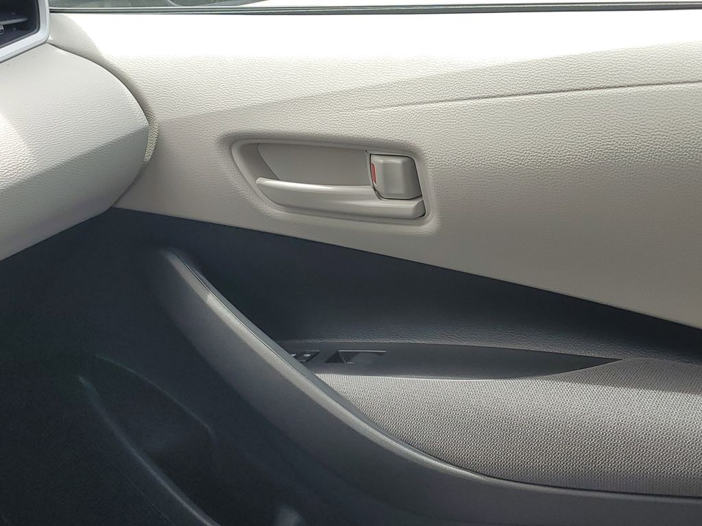 2025 Toyota Corolla LE photo 23