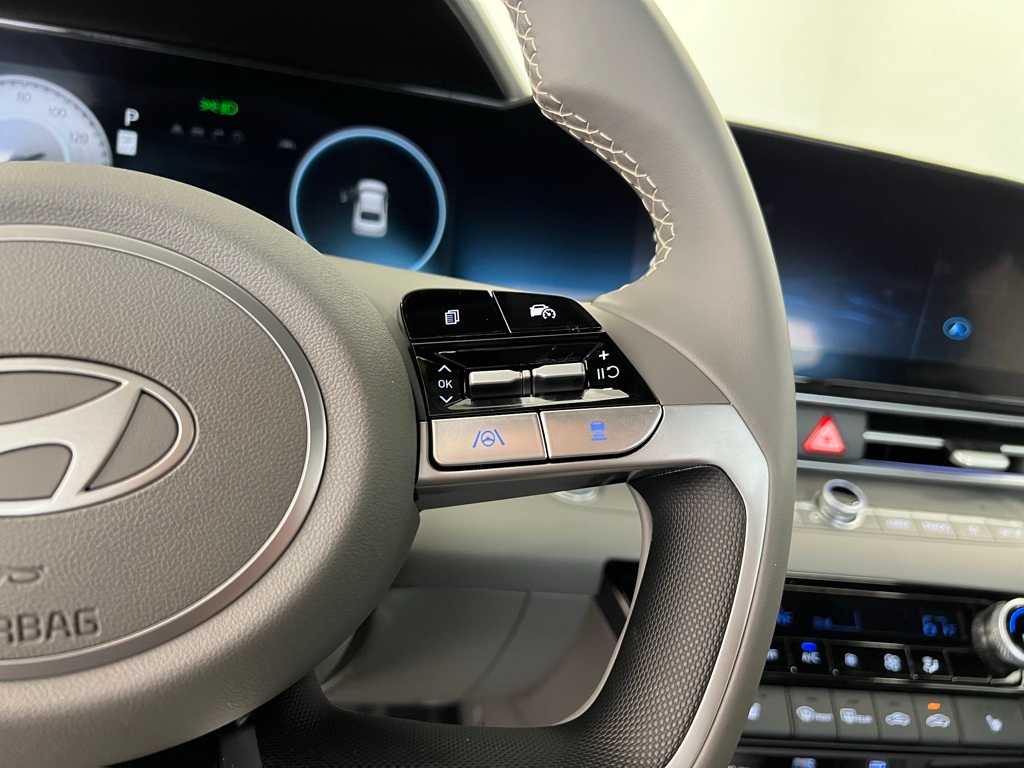 2025 Hyundai Elantra SEL Convenience photo 17