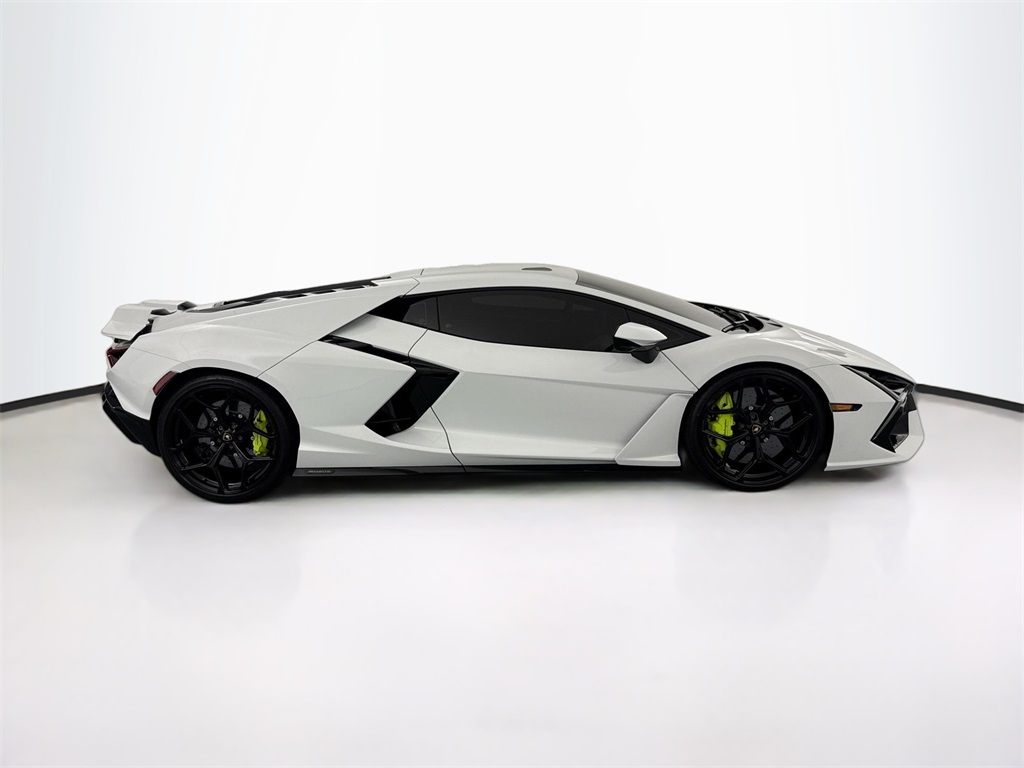 2025 Lamborghini Revuelto photo 4