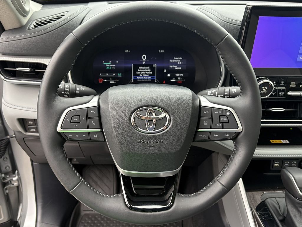 2024 Toyota Highlander Platinum photo 17