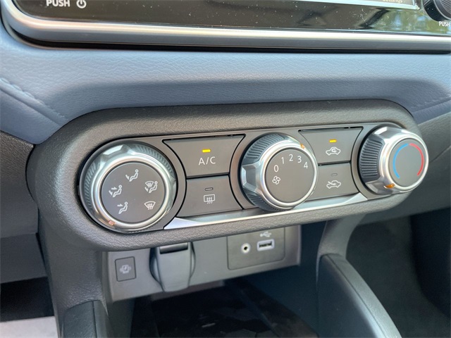 2025 Nissan Versa 1.6 SV photo 23