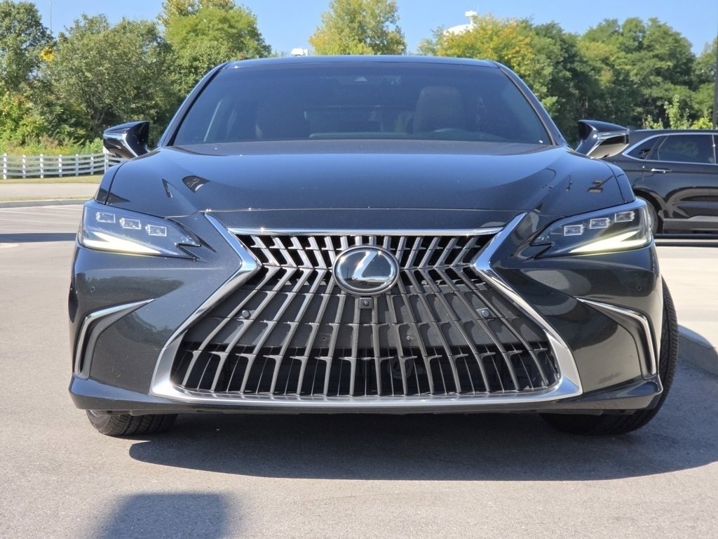 2023 Lexus ES 300h Ultra Luxury photo 3
