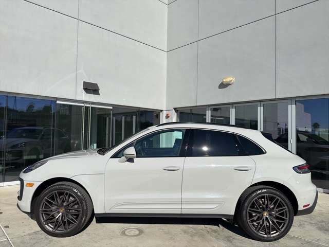 2022 Porsche Macan Base photo 4