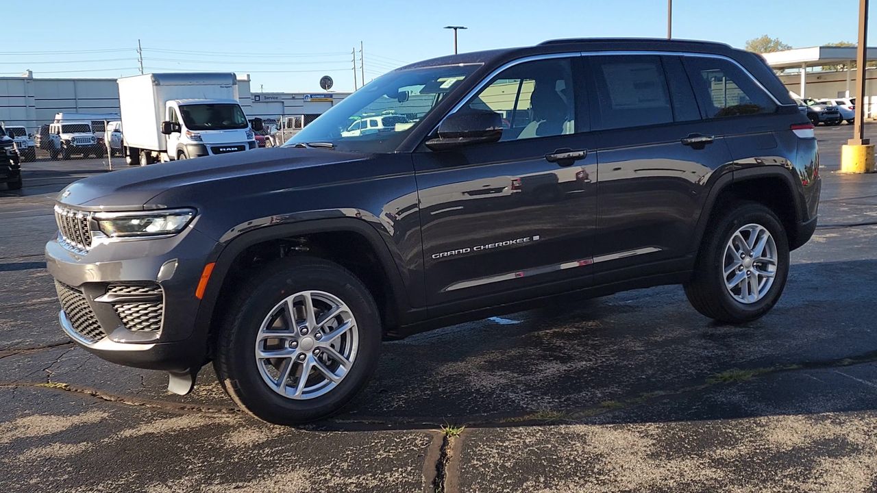 2025 Jeep Grand Cherokee Laredo X photo 4